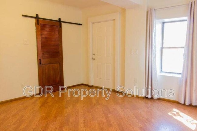 Building Photo - 305 Wilshire Dr SW