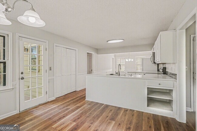 Building Photo - 1527 Ridgewood Dr SW