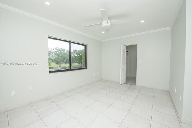 Building Photo - 10945 SW 113th Pl