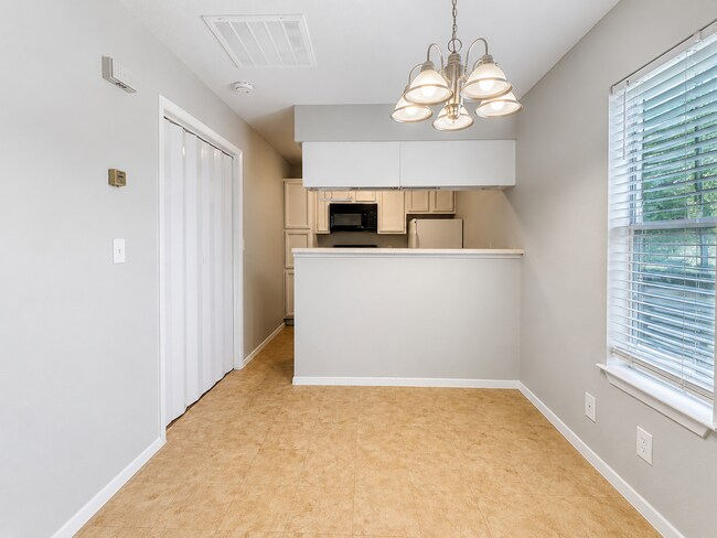 Building Photo - NICE 1 BR CONDO IN DESIRED GATED COMMUNITY*EASY ACCESS TO I35, 410, AND SHOPPING*APPLIANCES INCLU...