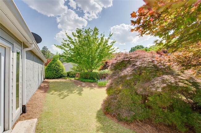 Building Photo - 35 Ashleigh Terrace NE