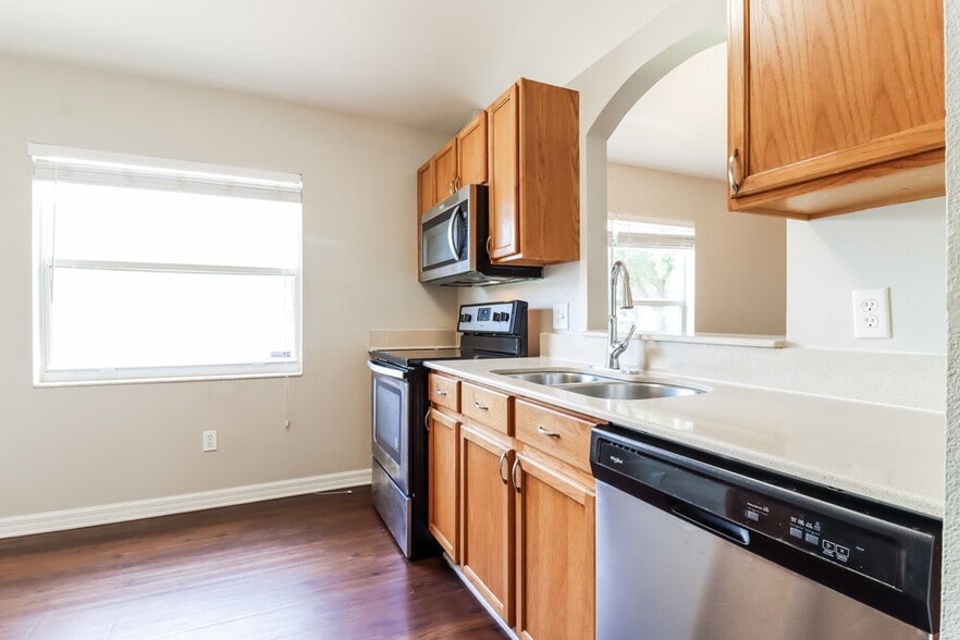Building Photo - 12610 Montford Ln
