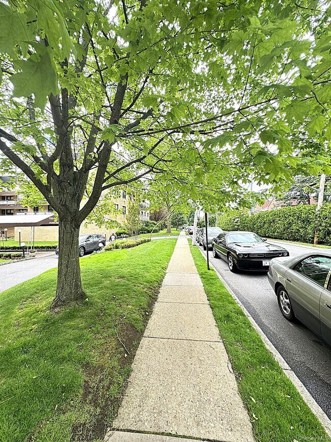 Building Photo - 40 Stoner Ave