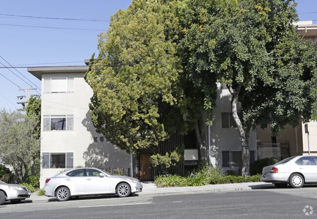 Building Photo - 555 Oakland Ave