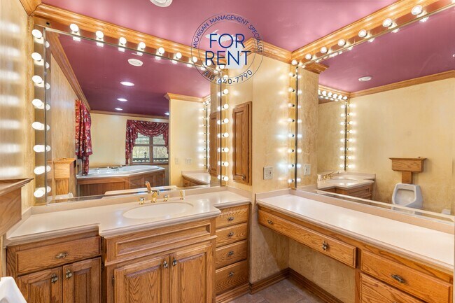 Building Photo - 7255 E Baldwin Rd