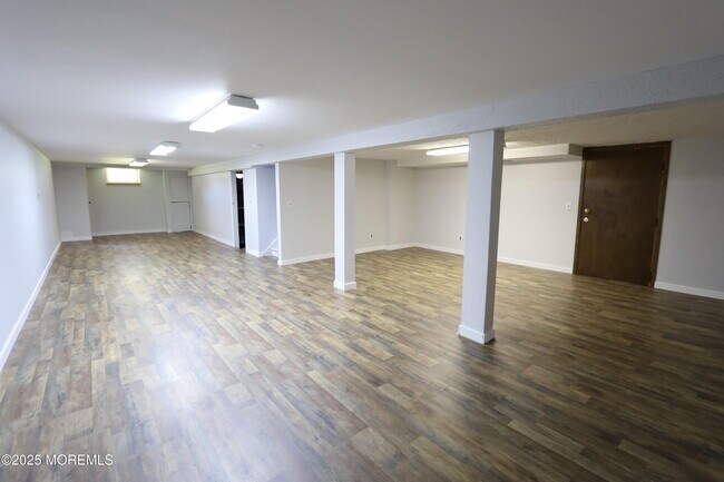 Building Photo - 709 Marys Dr