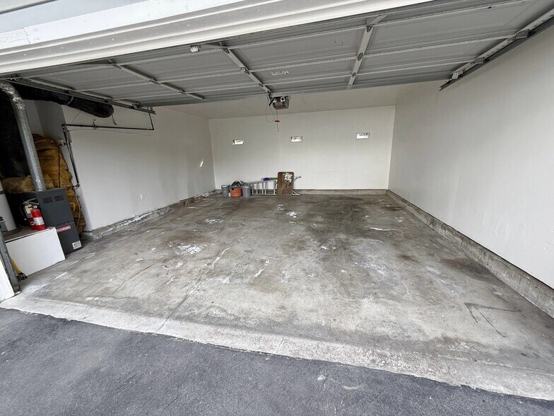 Building Photo - 4530 Whitsett Ave