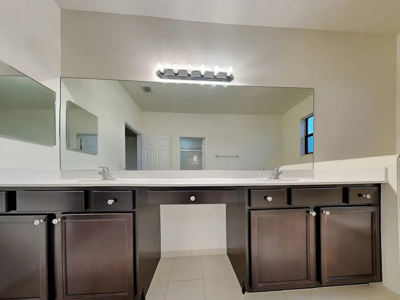 Primary Photo - 124 SE 35 Ave