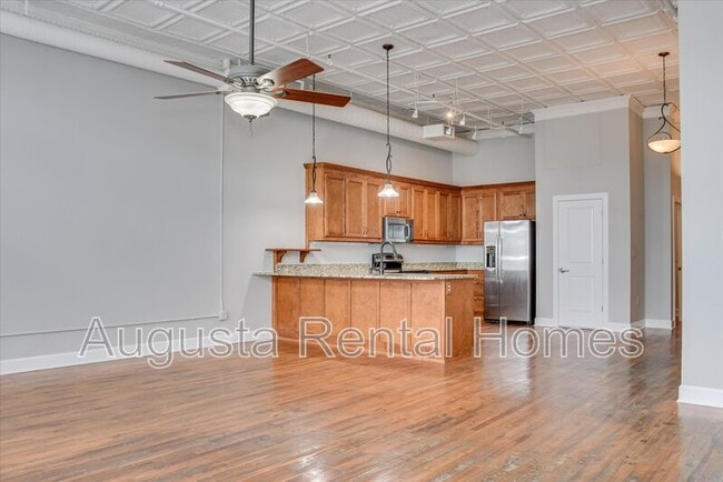 Building Photo - 1106 Broad St