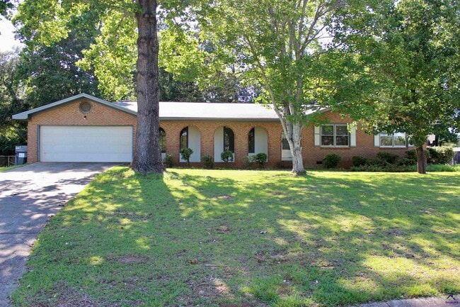 Primary Photo - 1004 Ridge Cir S
