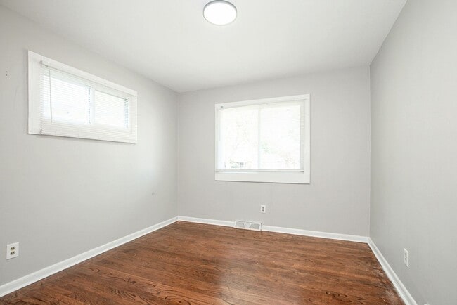 Building Photo - 3 BED 1 BATH BEAUTIFUL SINGLE FAMILY HOME ...