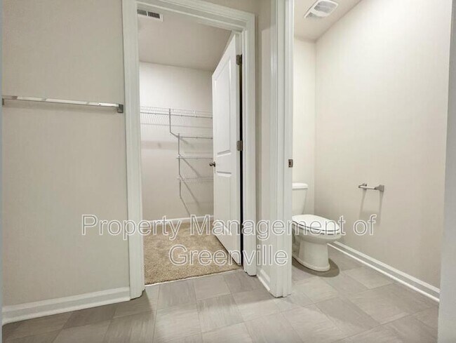 Building Photo - 1013 Bridlebrook Trail