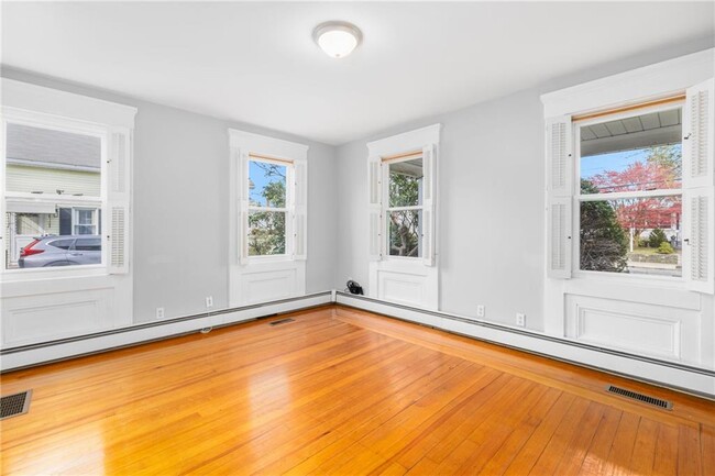 Building Photo - 1561 Cranston St