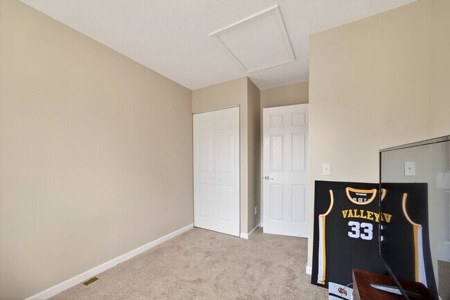 Building Photo - 805 Northfield Ct