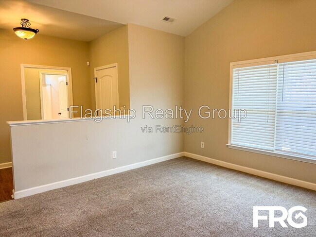 Building Photo - 103 Rolling Knoll Ct