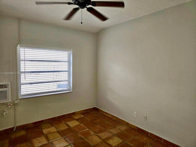 Building Photo - 215 30th St