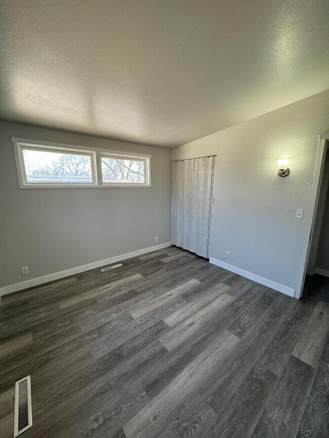 Building Photo - 647 Northborough Ln