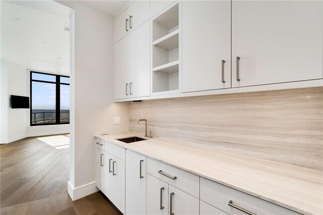 Building Photo - 3376 Peachtree Rd NE