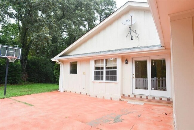 Building Photo - 5218 Meadowcreek Dr