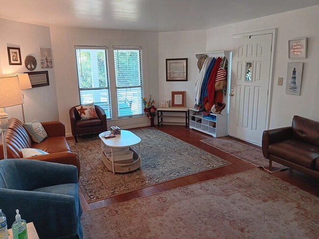 Building Photo - 206 2nd St NW