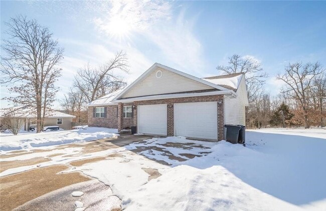Building Photo - Beautiful 3 Bedroom, 2 Bathroom Home in No...