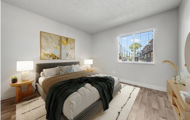 Building Photo - 2025 W Indian School Rd