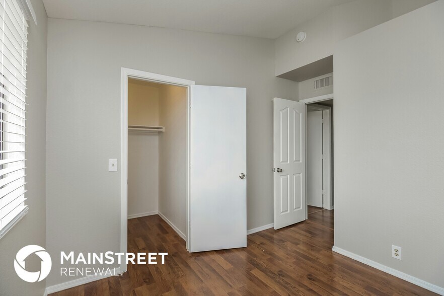Building Photo - 4651 N 99th Dr