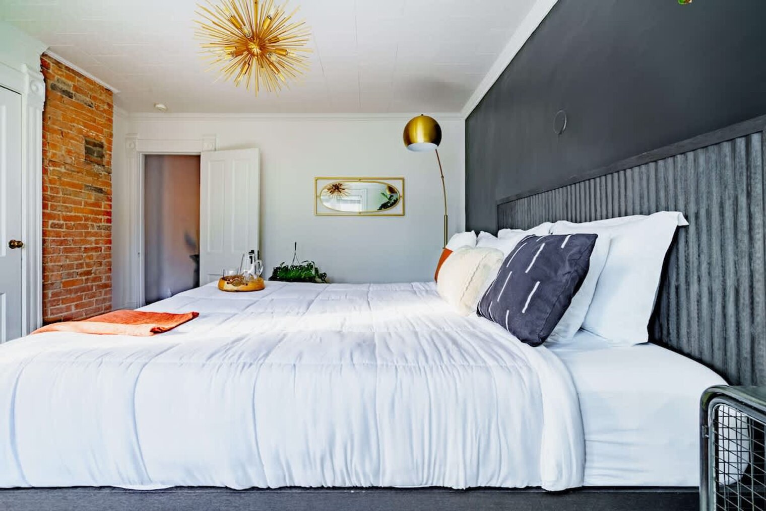 Building Photo - 254 W Poplar Ave