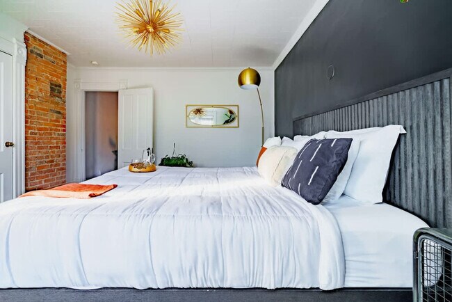 Building Photo - 254 W Poplar Ave