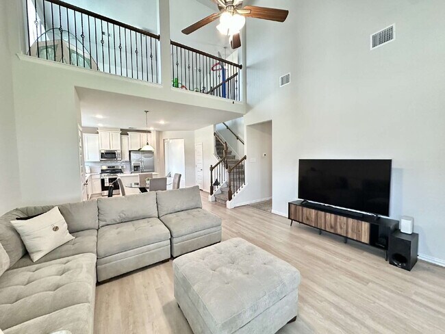 Building Photo - Charming 4-Bedroom Retreat with Granite Accents & Hardwood Elegance in Alvin!