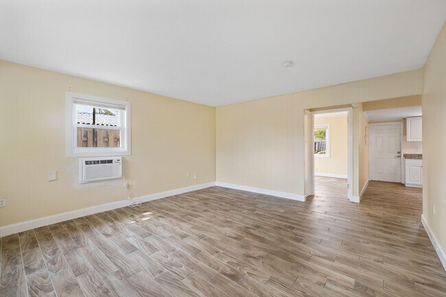 Building Photo - 5409 N Flagler Dr