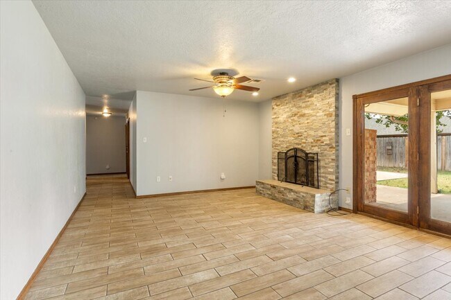 Building Photo - 2508 NE Turtle Creek Dr