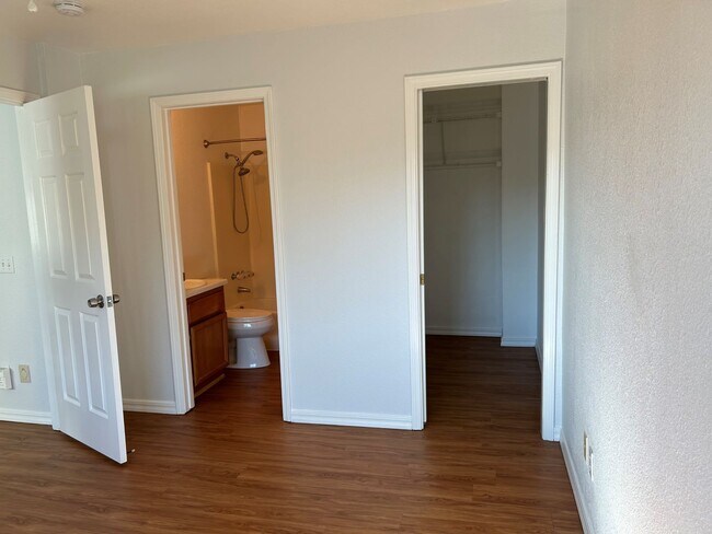 Building Photo - 204 Toyon Ln