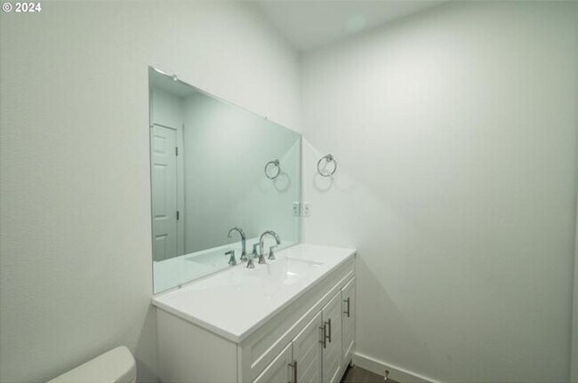 Building Photo - 2166