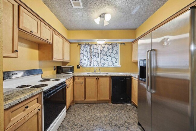 Building Photo - 16210 Delgado Dr