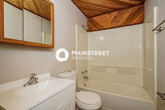 Building Photo - 3 Bedroom Pet-Friendly Home in Indianapoli...