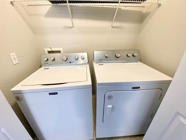Building Photo - Three Bedroom, University Park Home!