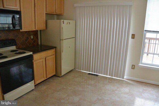 Building Photo - 5302 Chieftain Cir