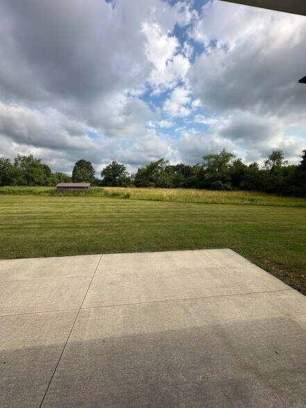 Attached Patio - 9300 Main St
