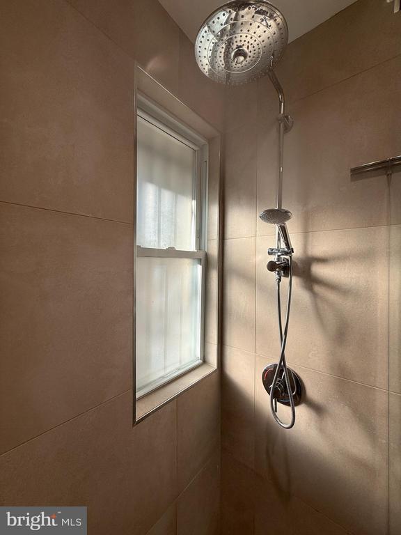 Building Photo - 1664 Avon Pl NW