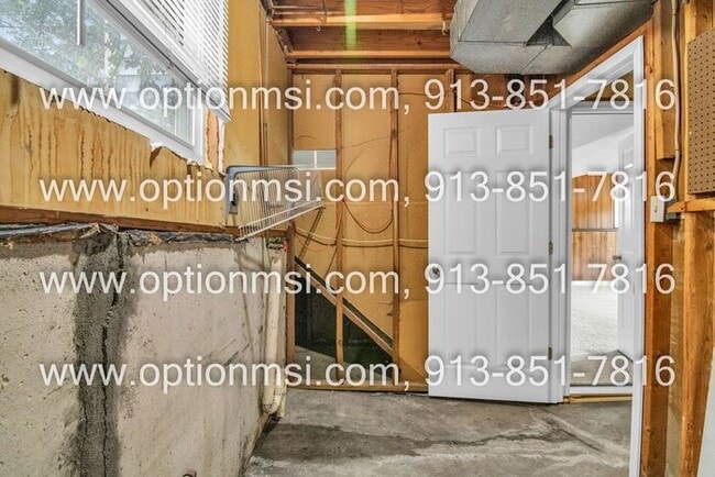 Building Photo - **Spacious 2-Bedroom Duplex in a Cul-de-Sac!**