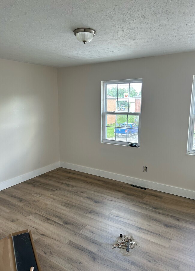 Building Photo - 102 Barnes Ln