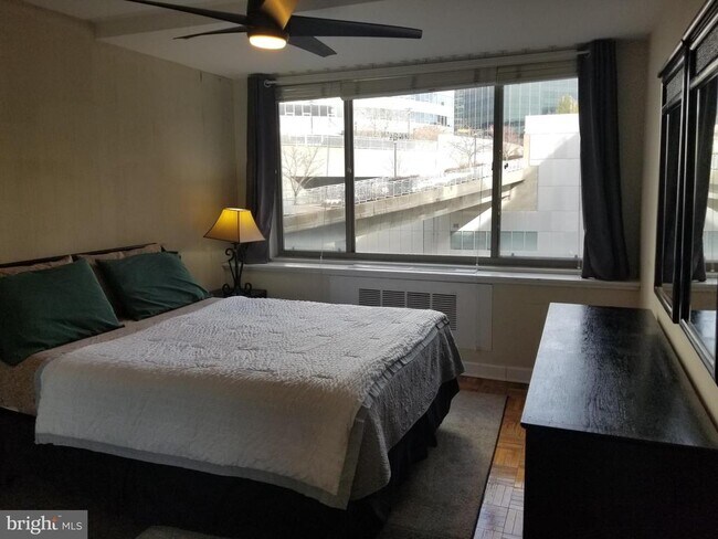 Building Photo - 1121 Arlington Blvd