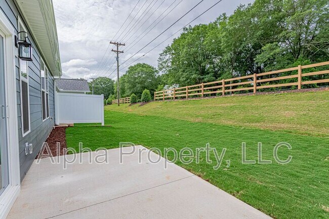 Building Photo - 211 Green River Way