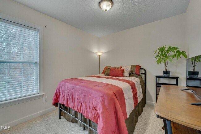 Building Photo - Great 3 Bedroom Home on Cul-de-Sac Lot with Garage & Screened Porch