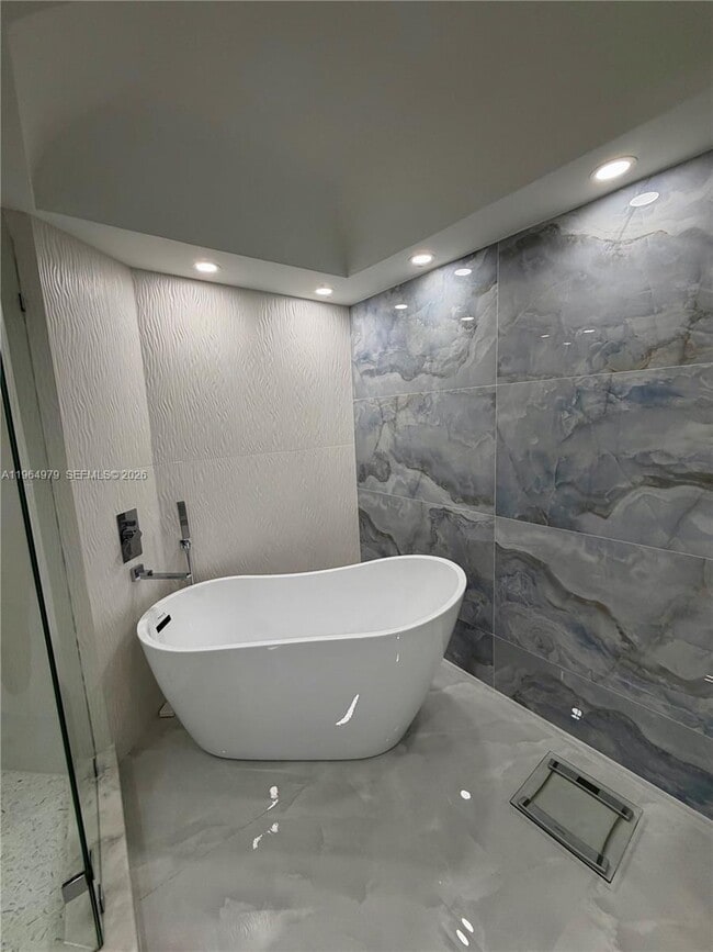 Building Photo - 1920 S Ocean Dr