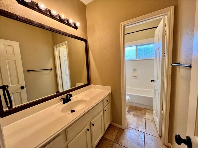 Building Photo - 2215 Dorman Ct