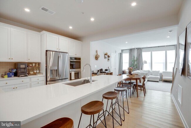 Building Photo - 4614 Olivine Dr