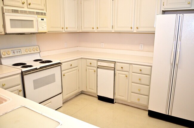 Kitchen - 2111 Welch St