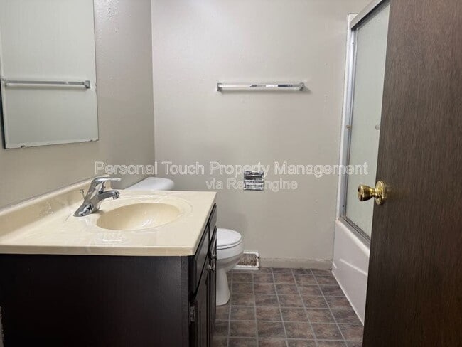 Building Photo - 407 5th St E